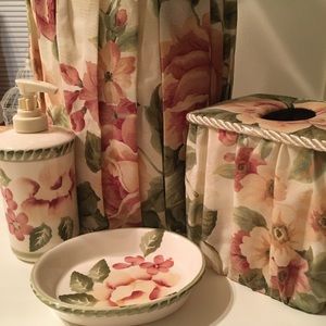 Shower curtain w soap holder, soap dispenser, wastebasket & towels